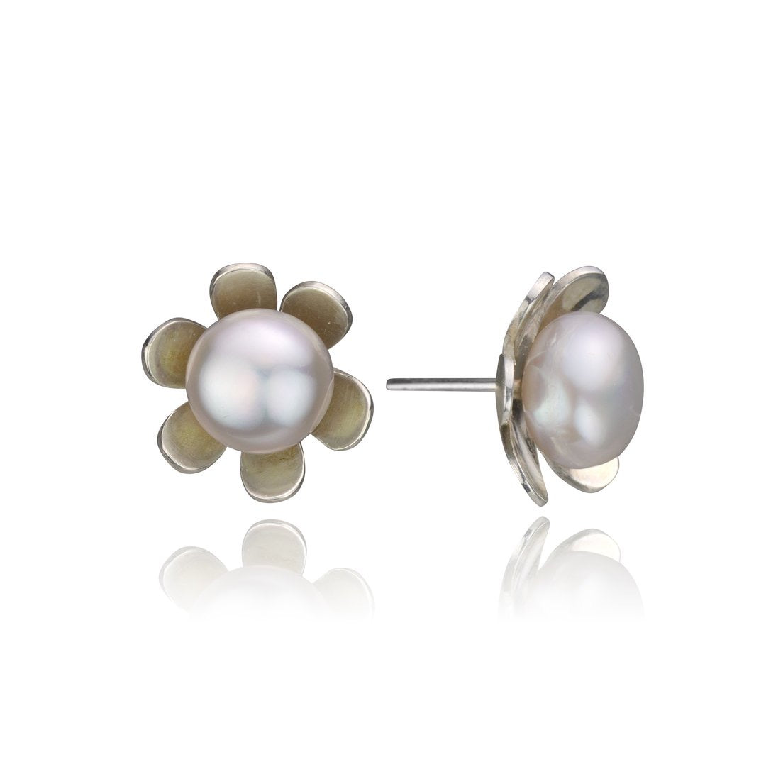 Daisy Leaf Pearl Stud Earrings